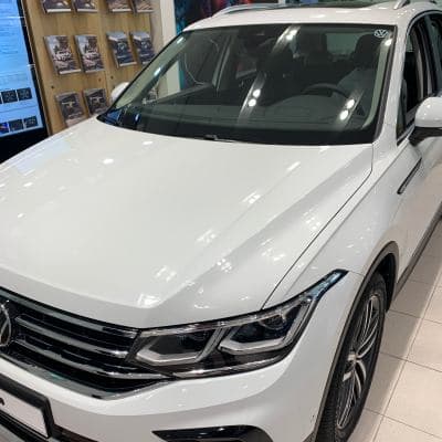 Tiguan_front_left_sm {caption: 티구안 전시차}
