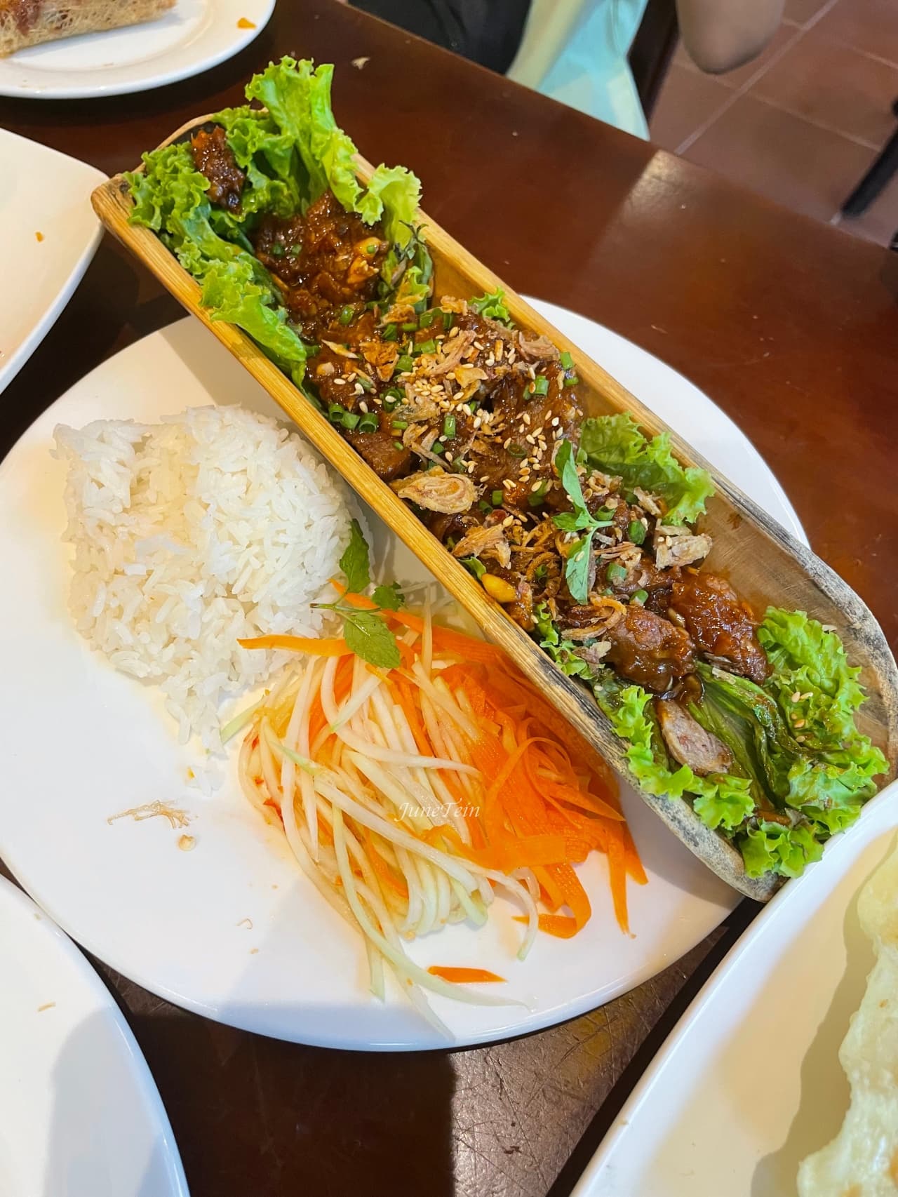 호이안 hy 식당 이름 까먹음  {caption: 호이안 hy 식당 이름: 까먹음}